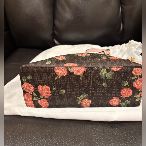 ❌SOLD❌ Michael Kors Floral Crossbody - Picture 6 of 6